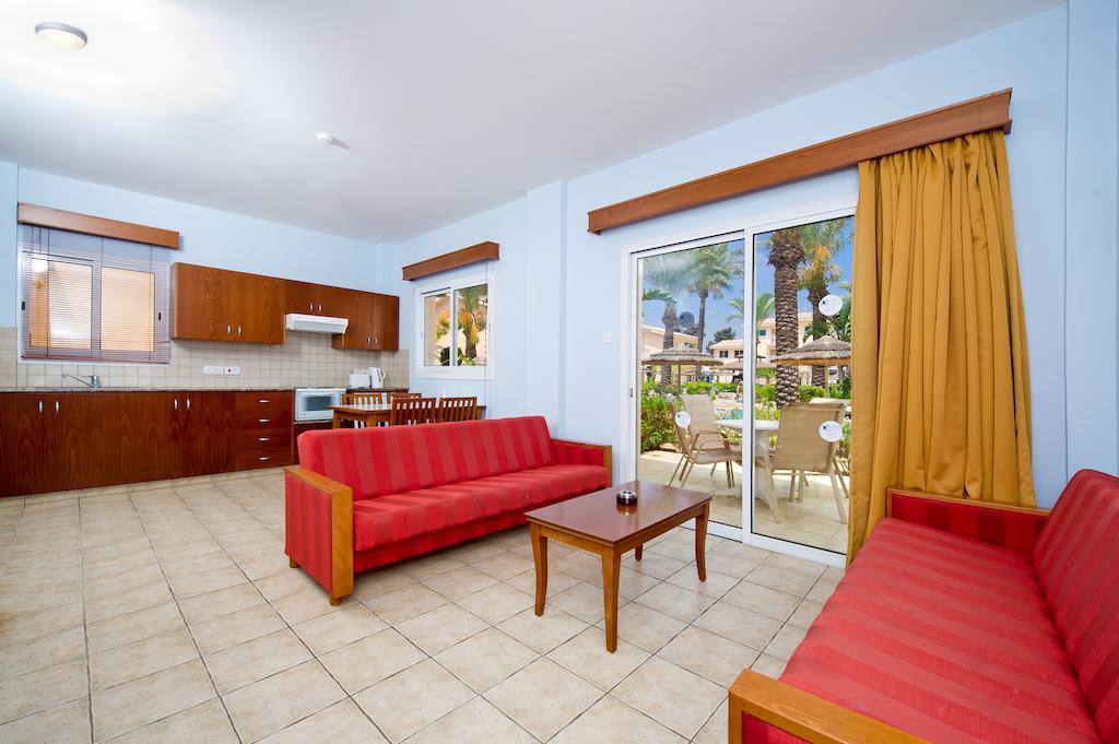 Tasia Maris Gardens Agia Napa Zimmer foto